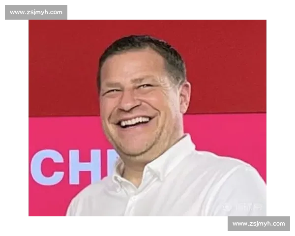 拜仁高层力挺埃贝尔:转会不设时限,全力支持新帅重建 拜仁高层力挺埃贝尔:转会不设时限,全力支持新帅重建